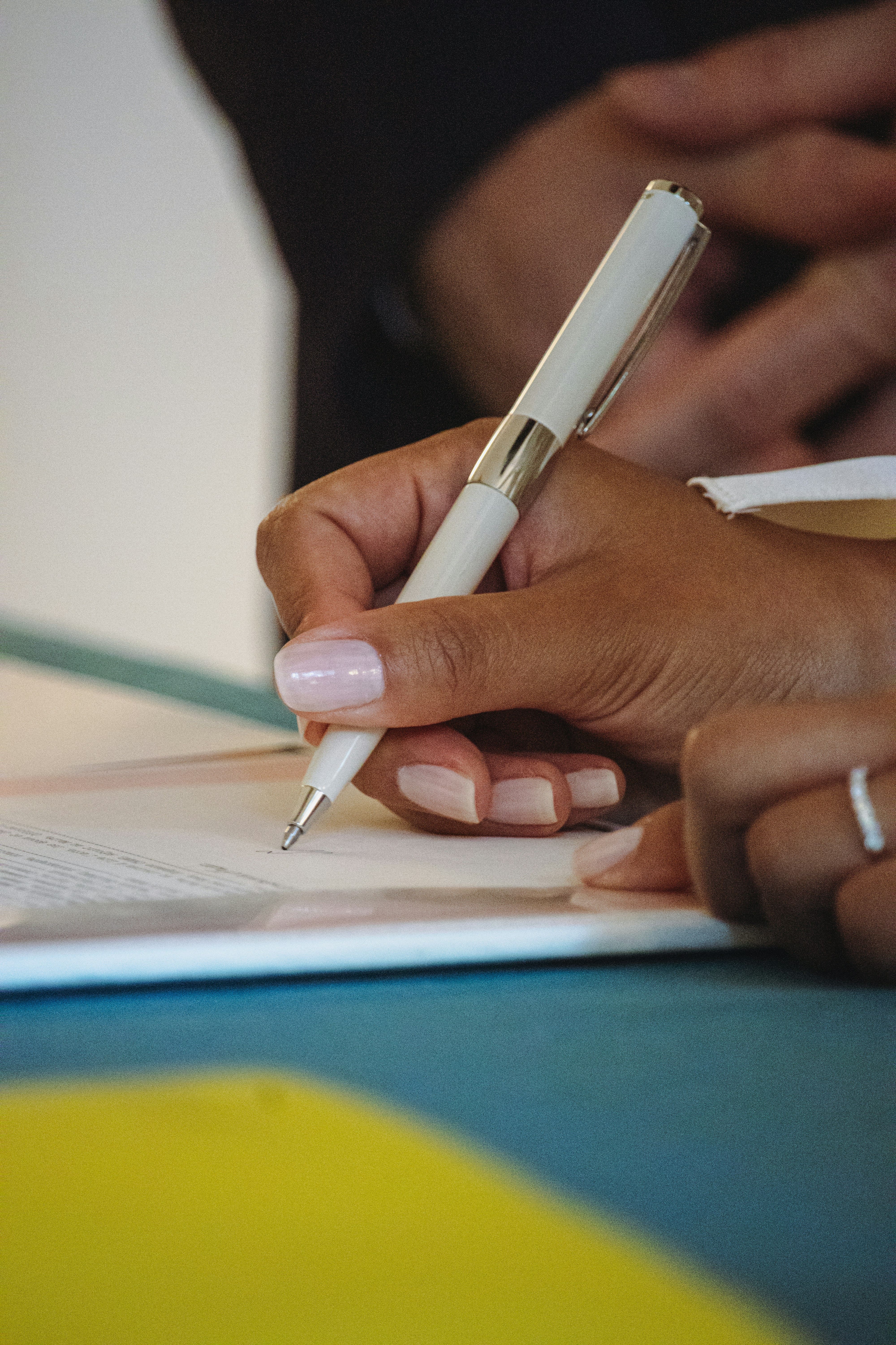 Signature de contrat immobilier grâce à une ambiance parfumée